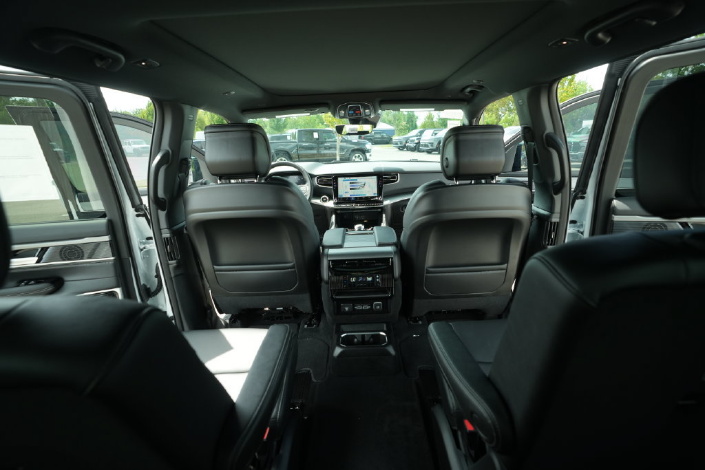 New 2026 Jeep Grand Wagoneer Limited AWD/4WD image 24