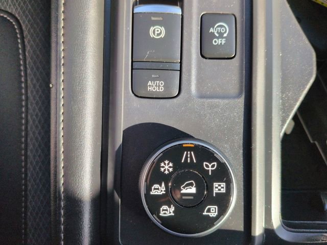 Used 2024 Nissan Pathfinder S image 32