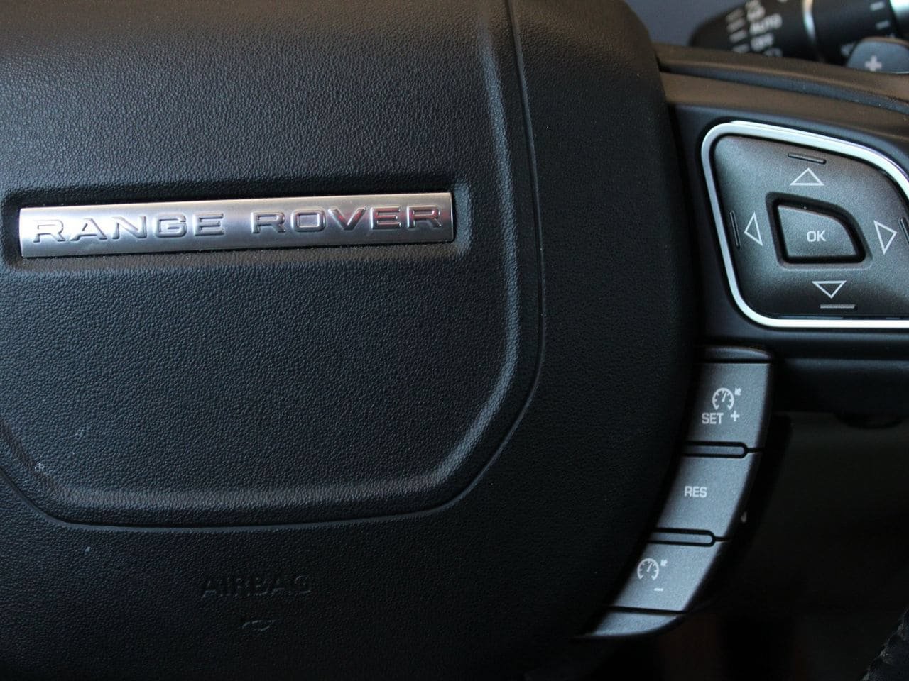 Used 2019 Land Rover Range Rover Evoque SE AWD/4WD image 32