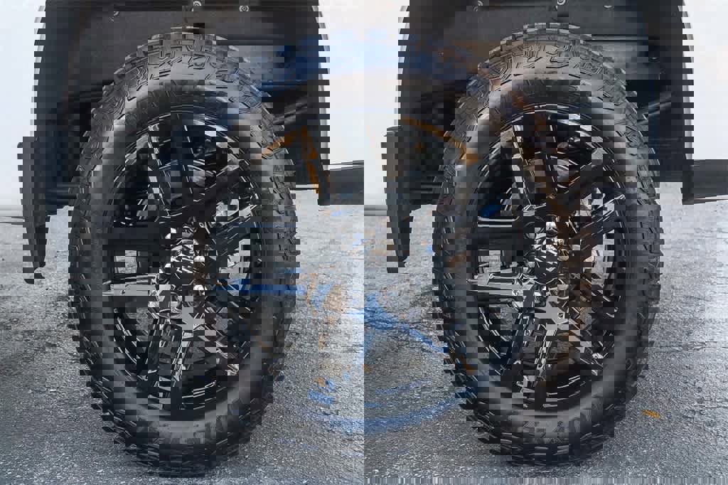 Used 2025 Chevrolet Silverado 1500 Custom Trail Boss w/ Dark Appearance Package image 10