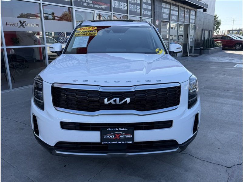 Used 2022 Kia Telluride EX w/ EX Premium Package FWD image 2