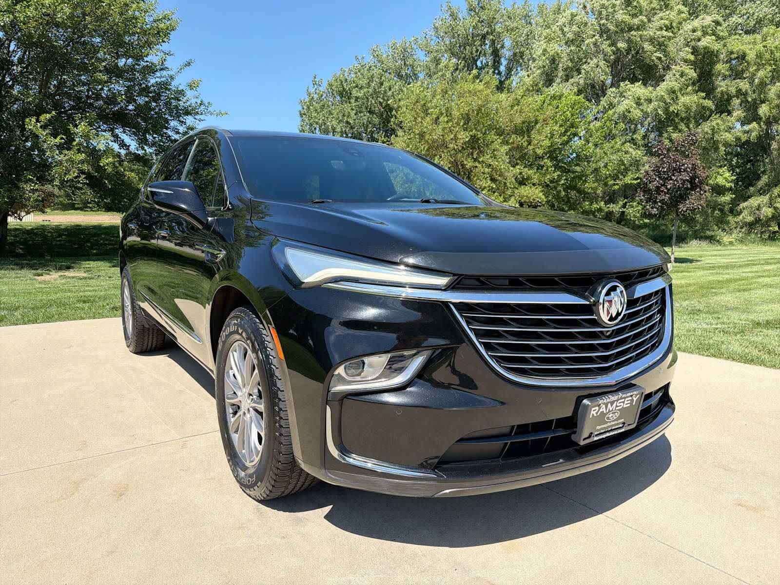 Used 2022 Buick Enclave Premium AWD/4WD image 8