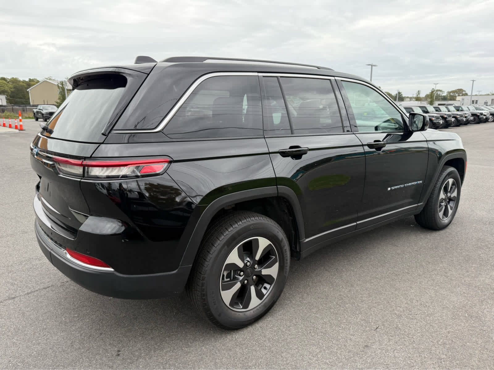 Used 2024 Jeep Grand Cherokee Limited 4xe image 10
