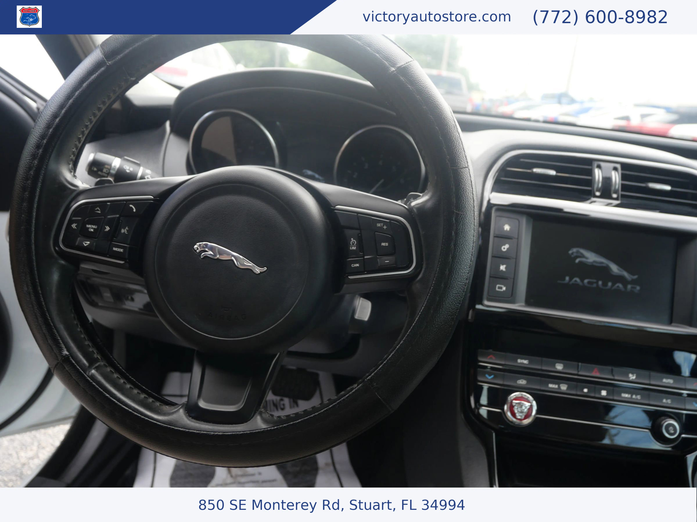 Used 2018 Jaguar XE image 11