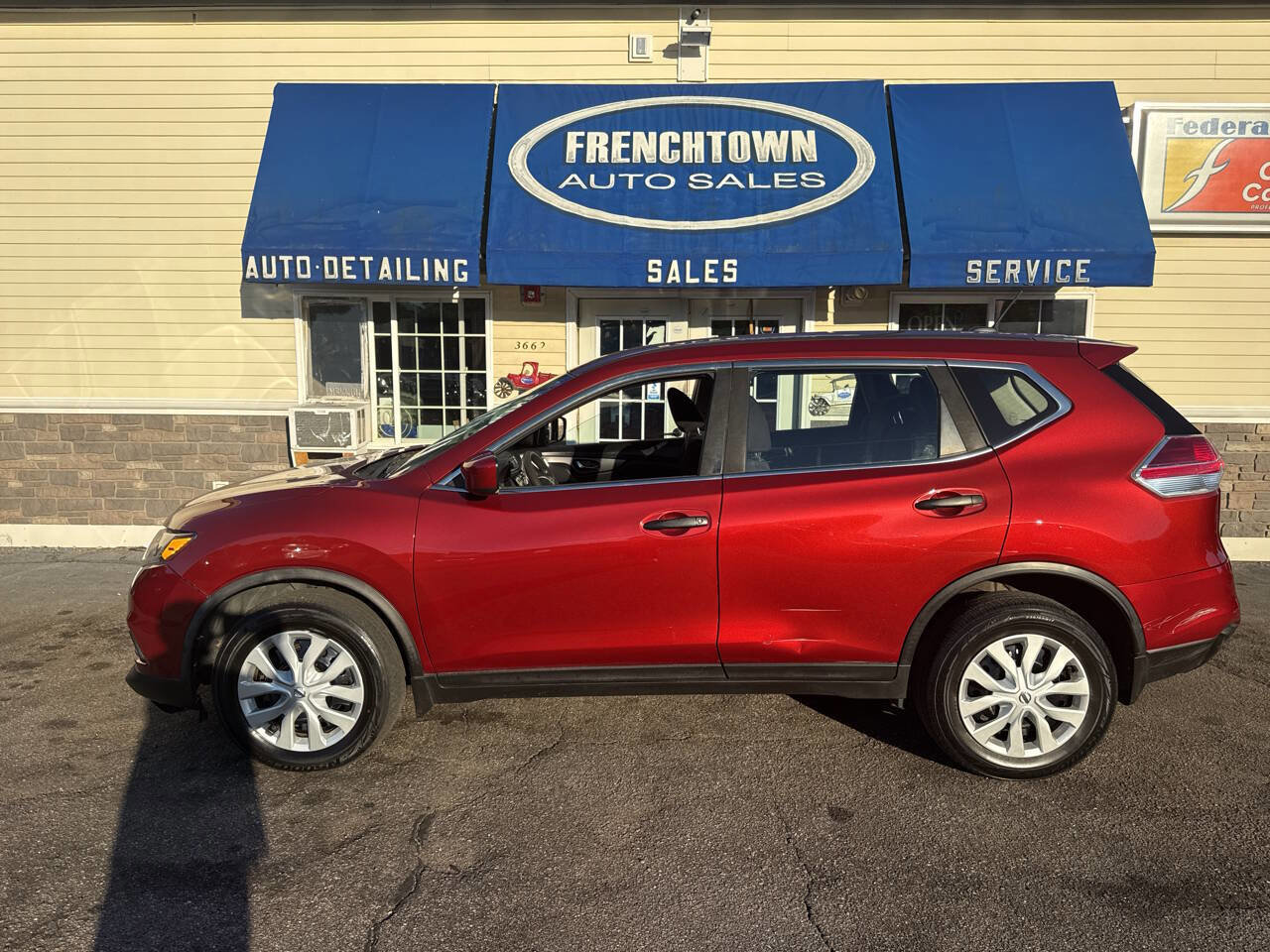 Used 2016 Nissan Rogue S image 2