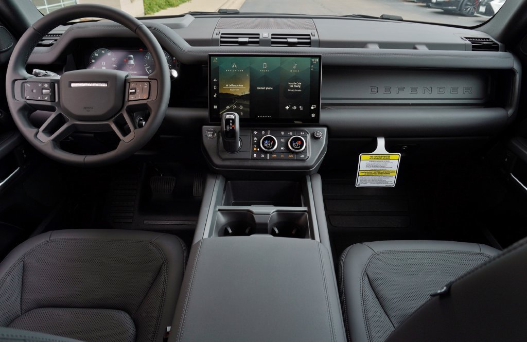 New 2026 Land Rover Defender 110 X-Dynamic SE AWD/4WD image 9