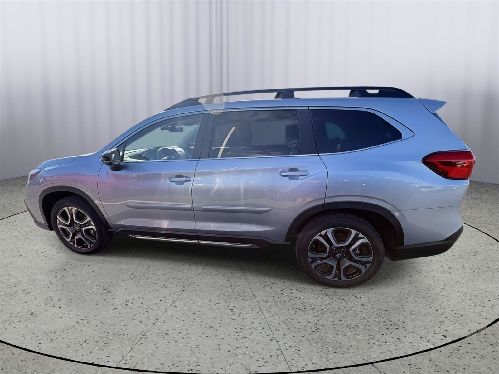 Used 2025 Subaru Ascent Limited AWD/4WD image 2