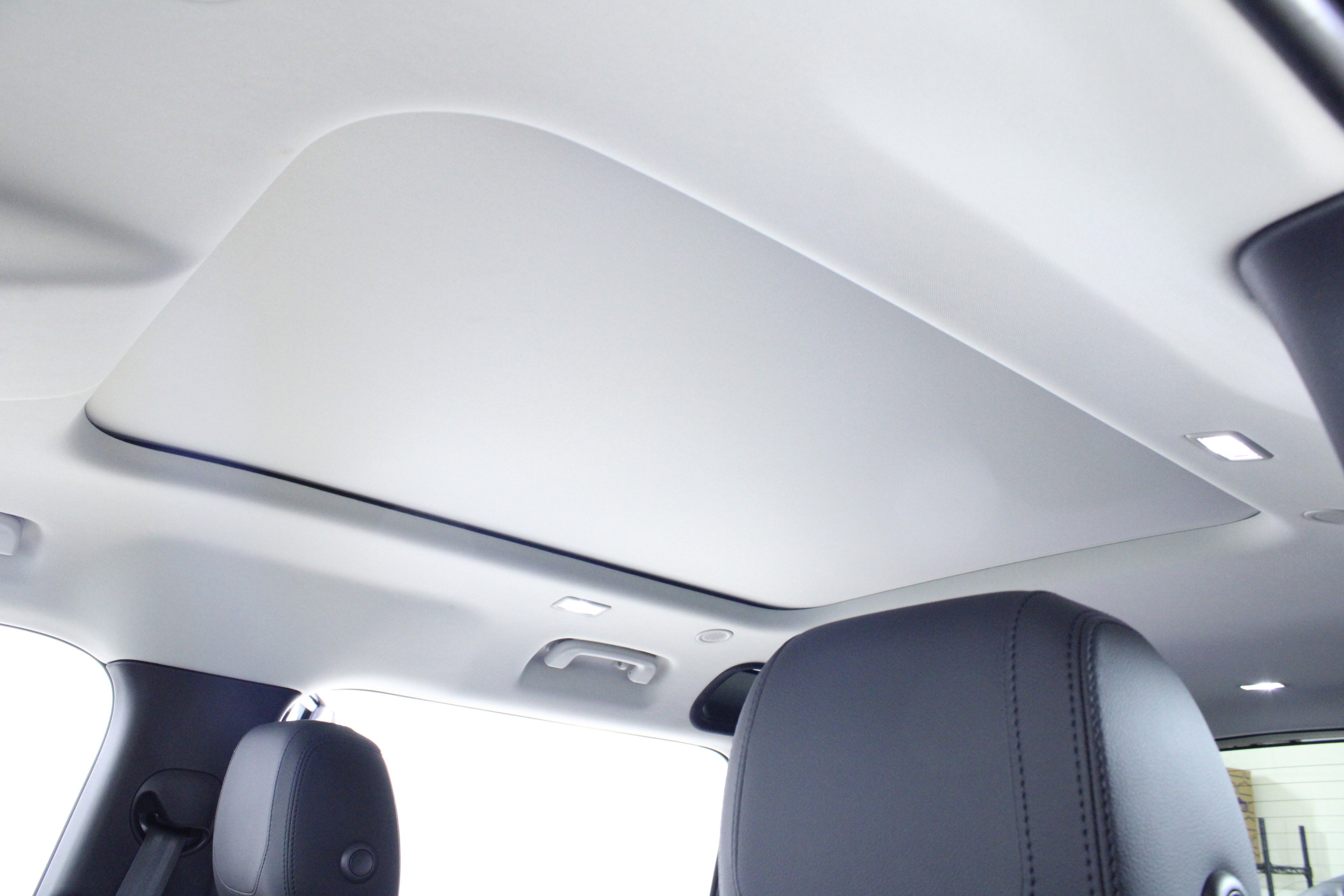 Used 2024 Land Rover Defender 110 S image 30