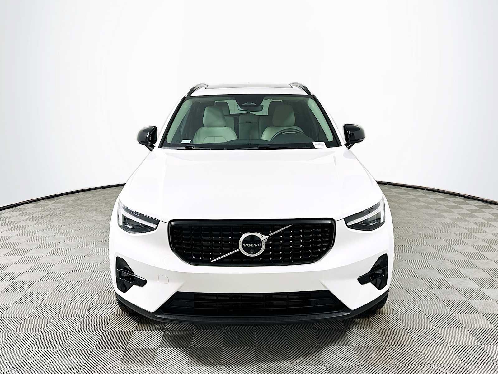 Used 2025 Volvo XC40 B5 Plus w/ Protection Package Premier image 2