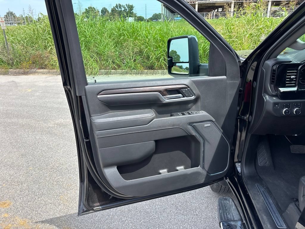 Used 2025 GMC Sierra 3500 SLT w/ SLT Premium Package AWD/4WD image 18