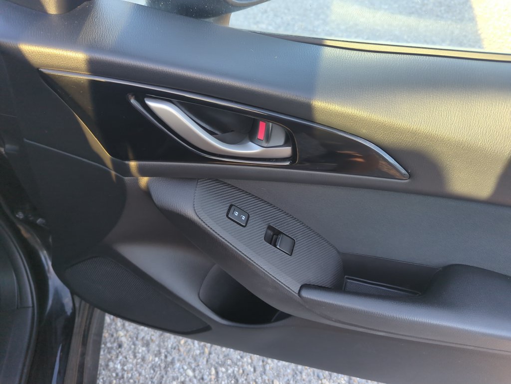 Used 2014 MAZDA MAZDA3 i Touring w/ Moonroof Package 1 FWD image 32