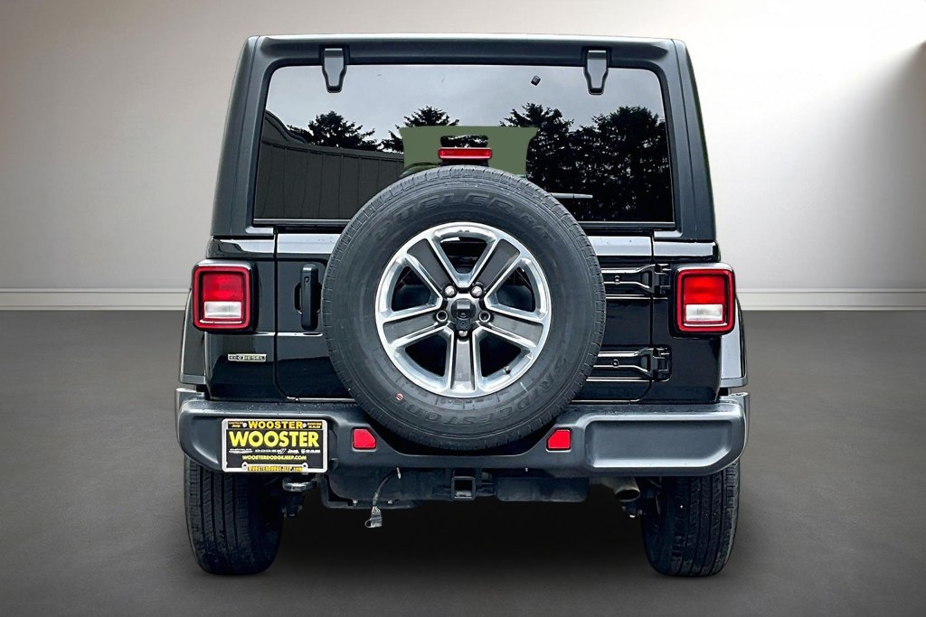 Used 2023 Jeep Wrangler Unlimited Sahara AWD/4WD image 6