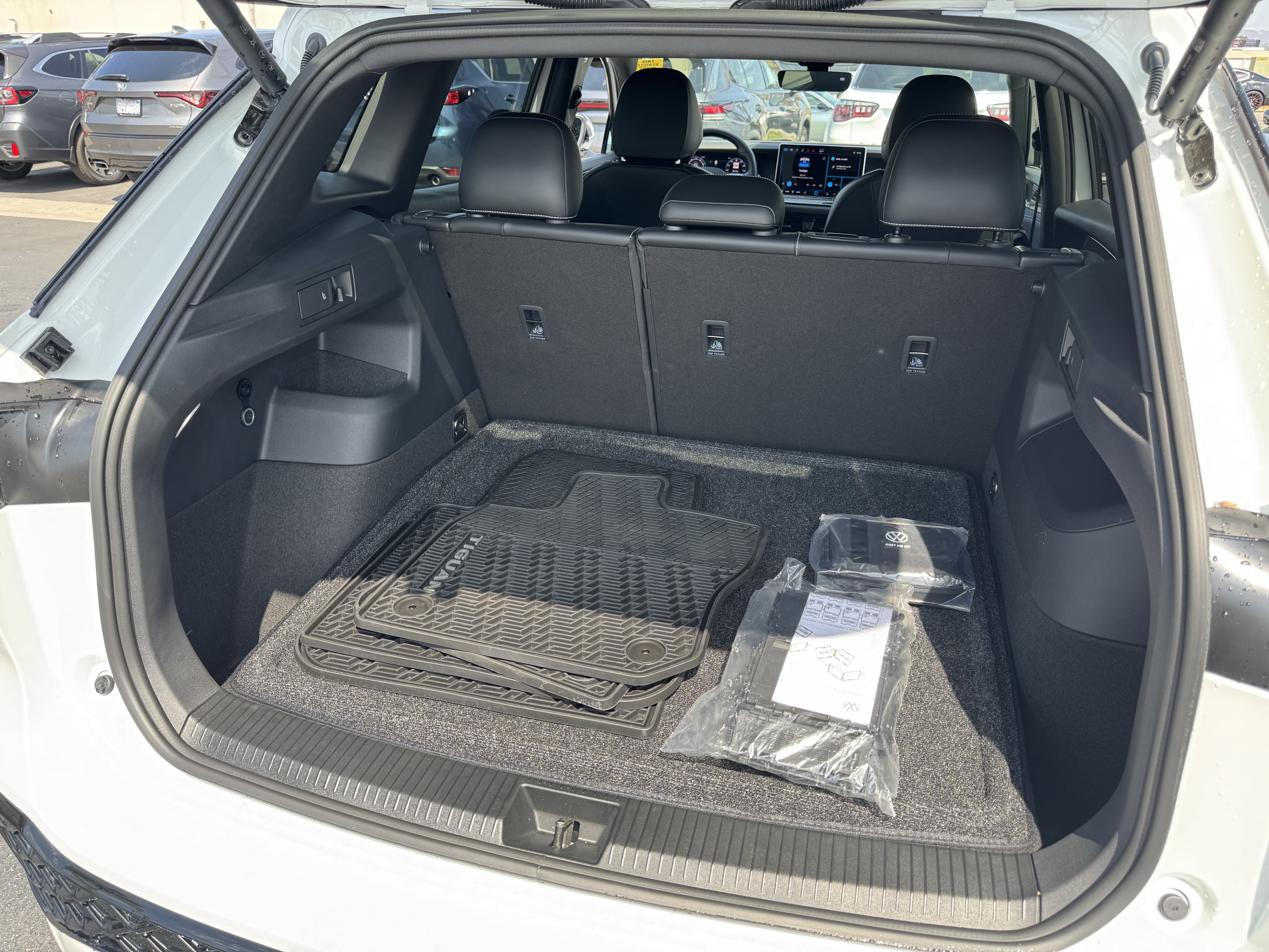 Used 2026 Volkswagen Tiguan SE R-Line FWD image 36