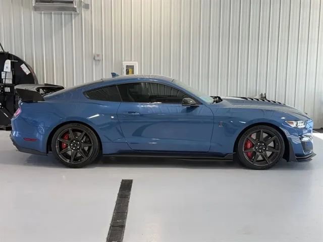 Used 2021 Ford Mustang Shelby GT500 w/ Carbon Fiber Track Pack RWD image 2