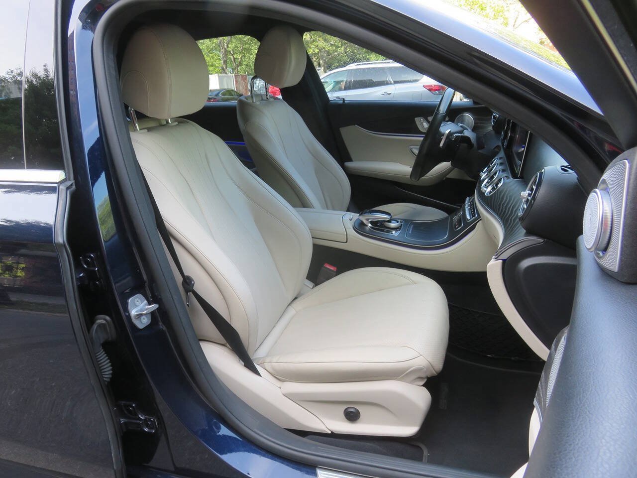 Used 2018 Mercedes-Benz E 300 4MATIC w/ Premium 1 Package image 11