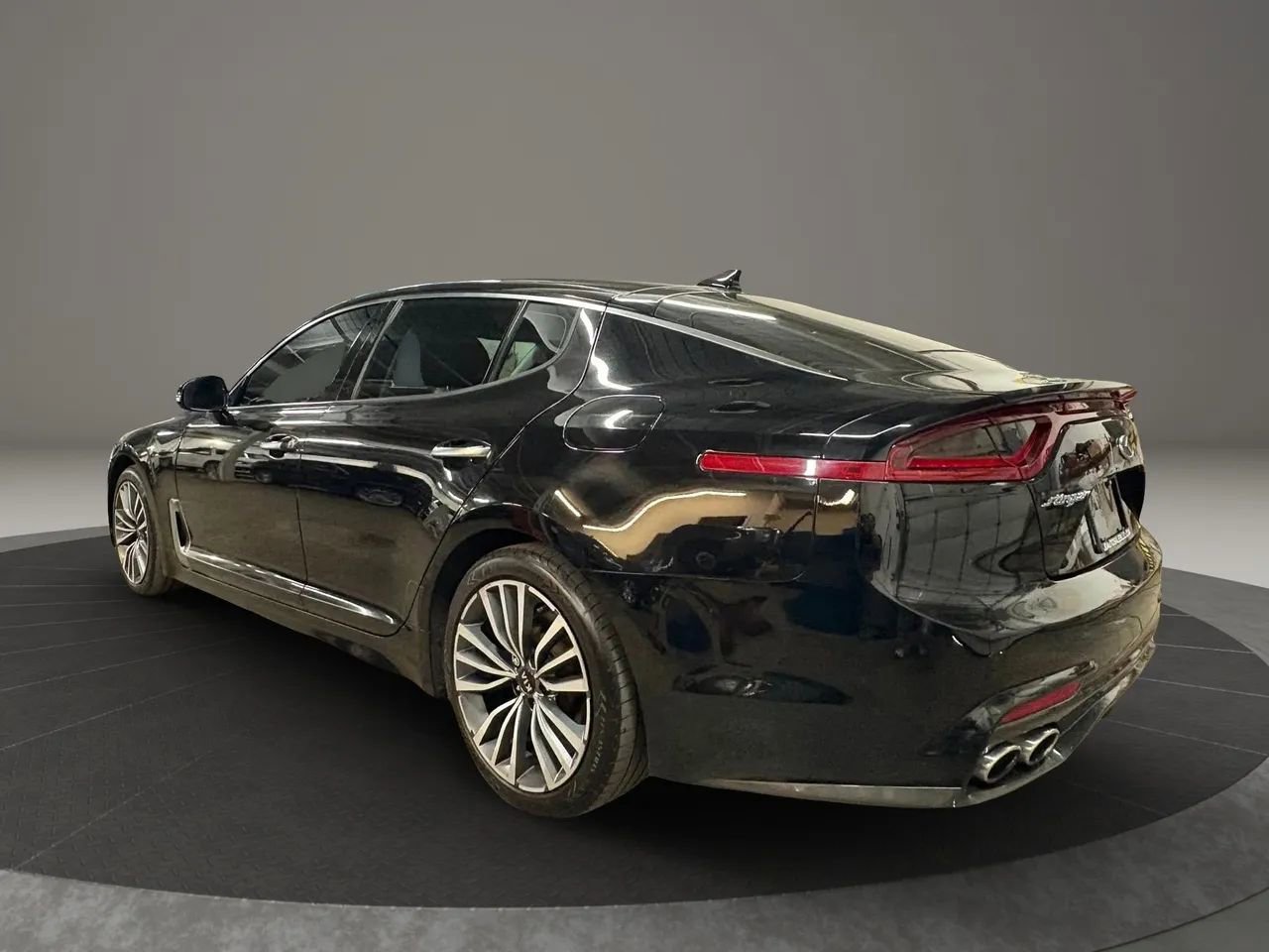Used 2018 Kia Stinger Premium AWD/4WD image 8