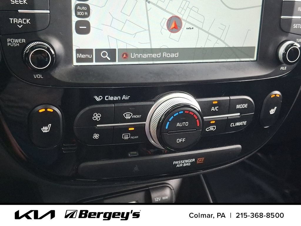 Used 2017 Kia Soul ! w/ Tech Package FWD image 18
