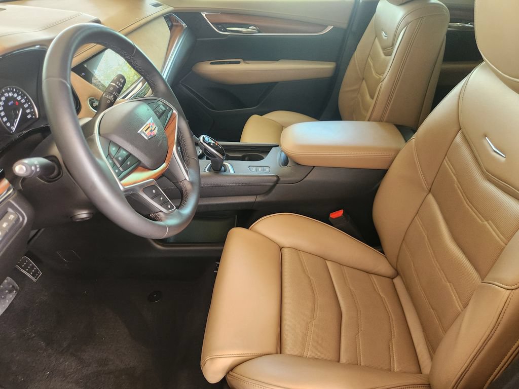 Used 2017 Cadillac XT5 Platinum AWD/4WD image 13
