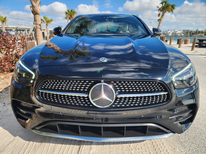 Used 2023 Mercedes-Benz E 350 4MATIC Sedan image 4