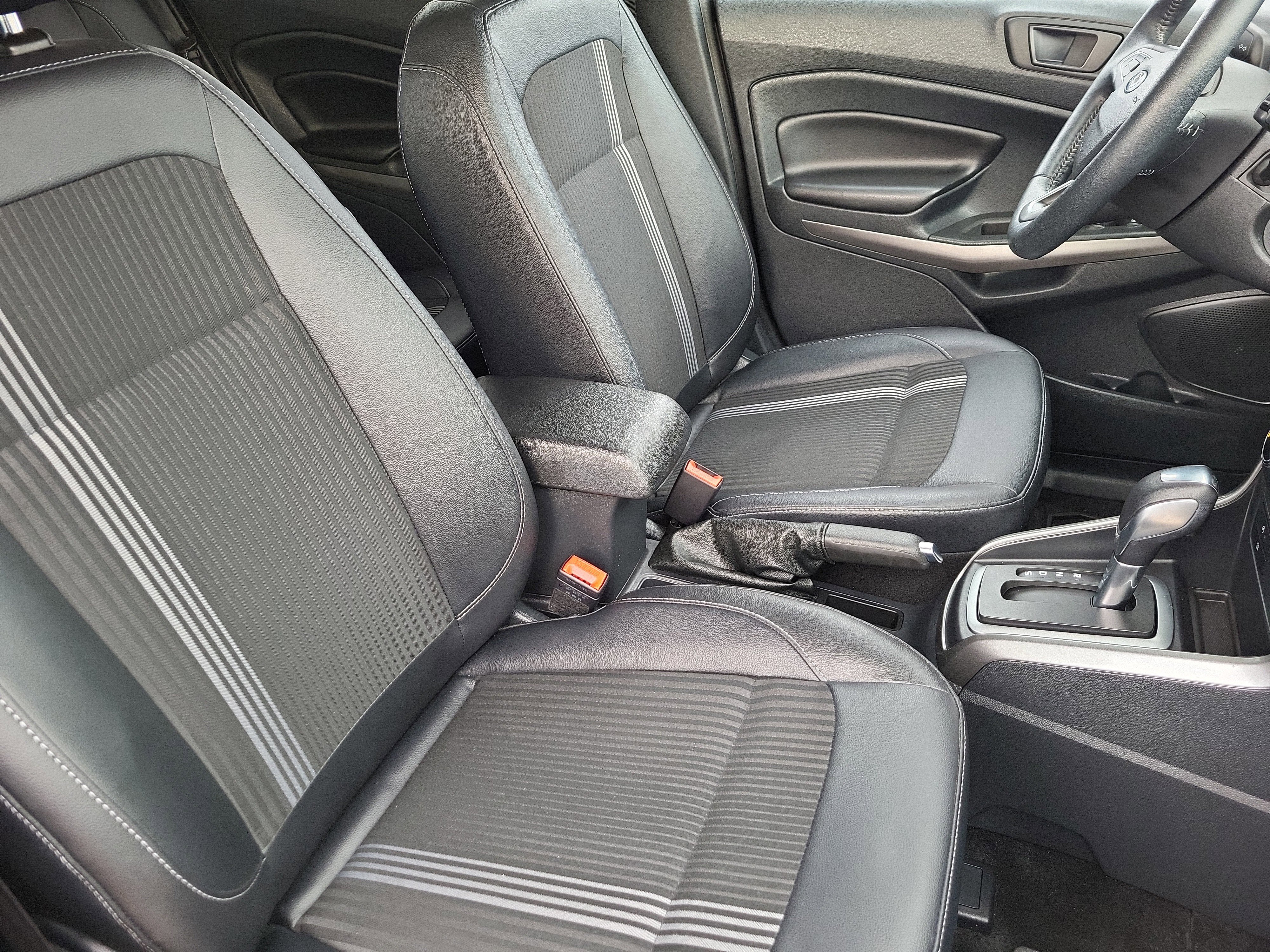 Used 2020 Ford EcoSport SES w/ SES Black Appearance Package image 13