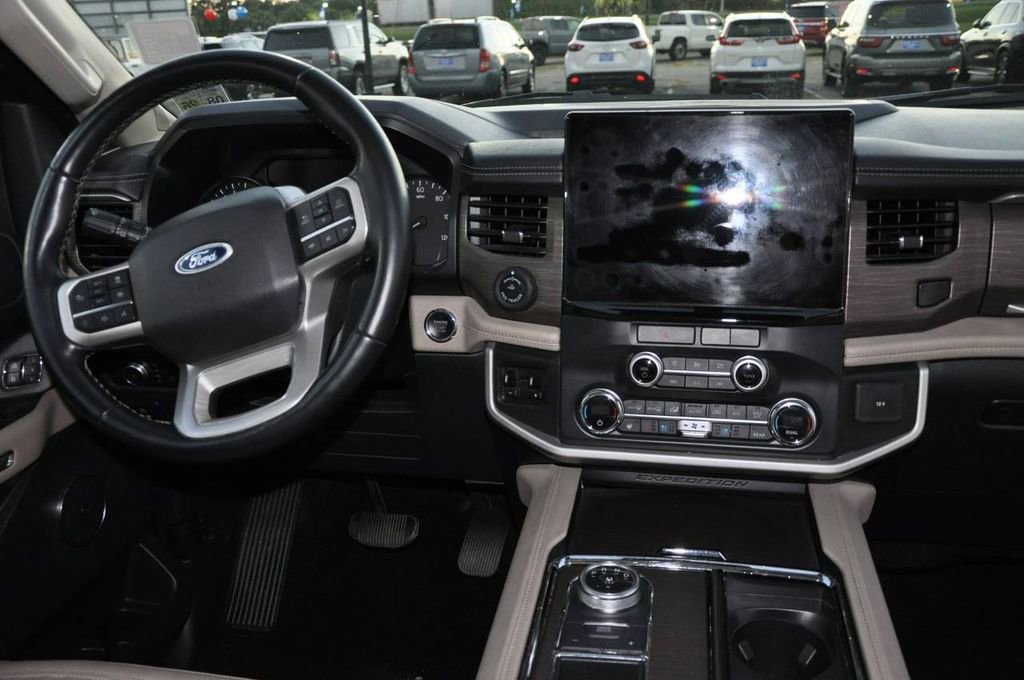 Used 2022 Ford Expedition Limited image 19