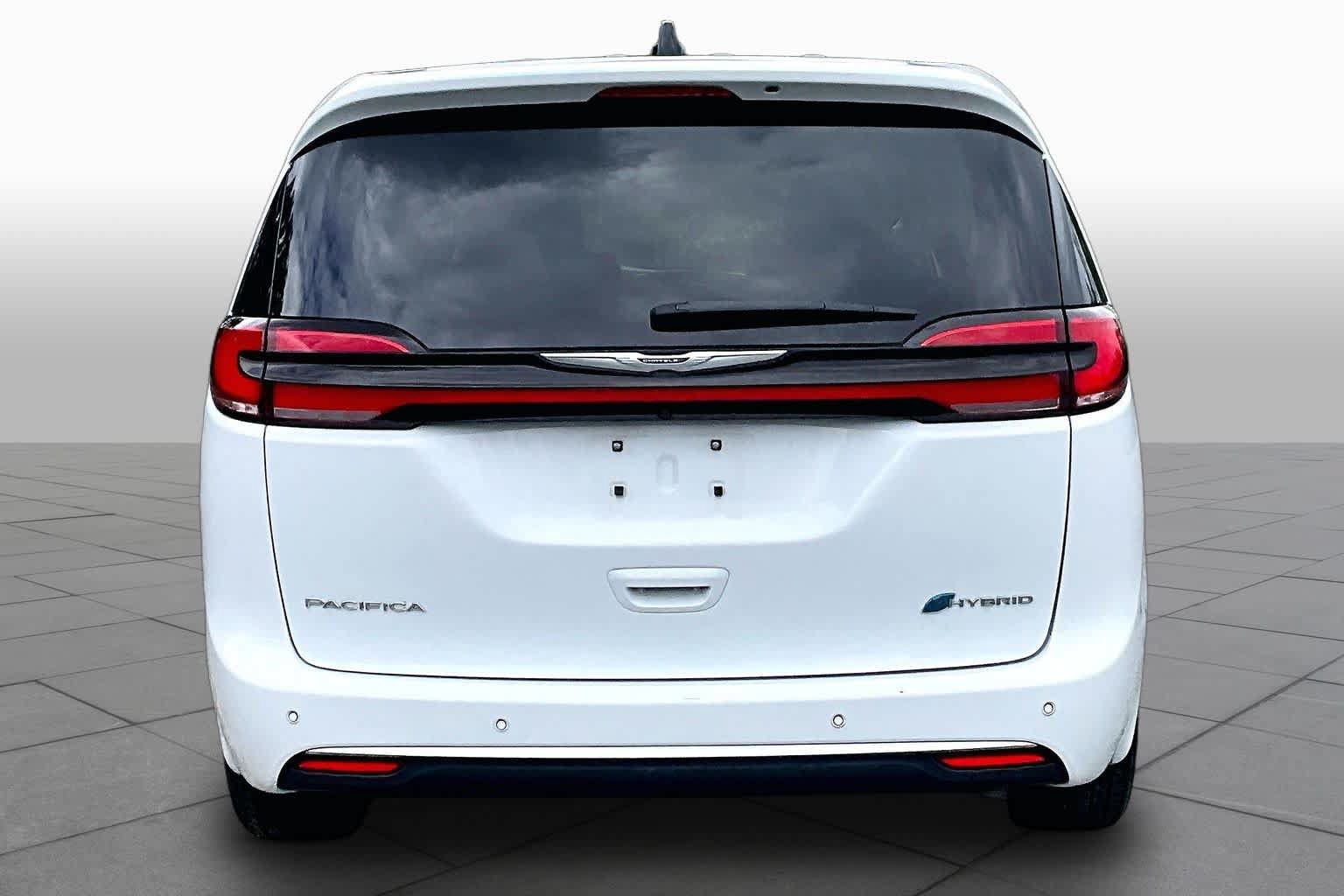 Used 2024 Chrysler Pacifica Limited FWD image 5