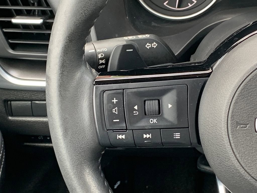 Used 2023 Nissan Rogue SV w/ SV Premium B Package FWD image 13