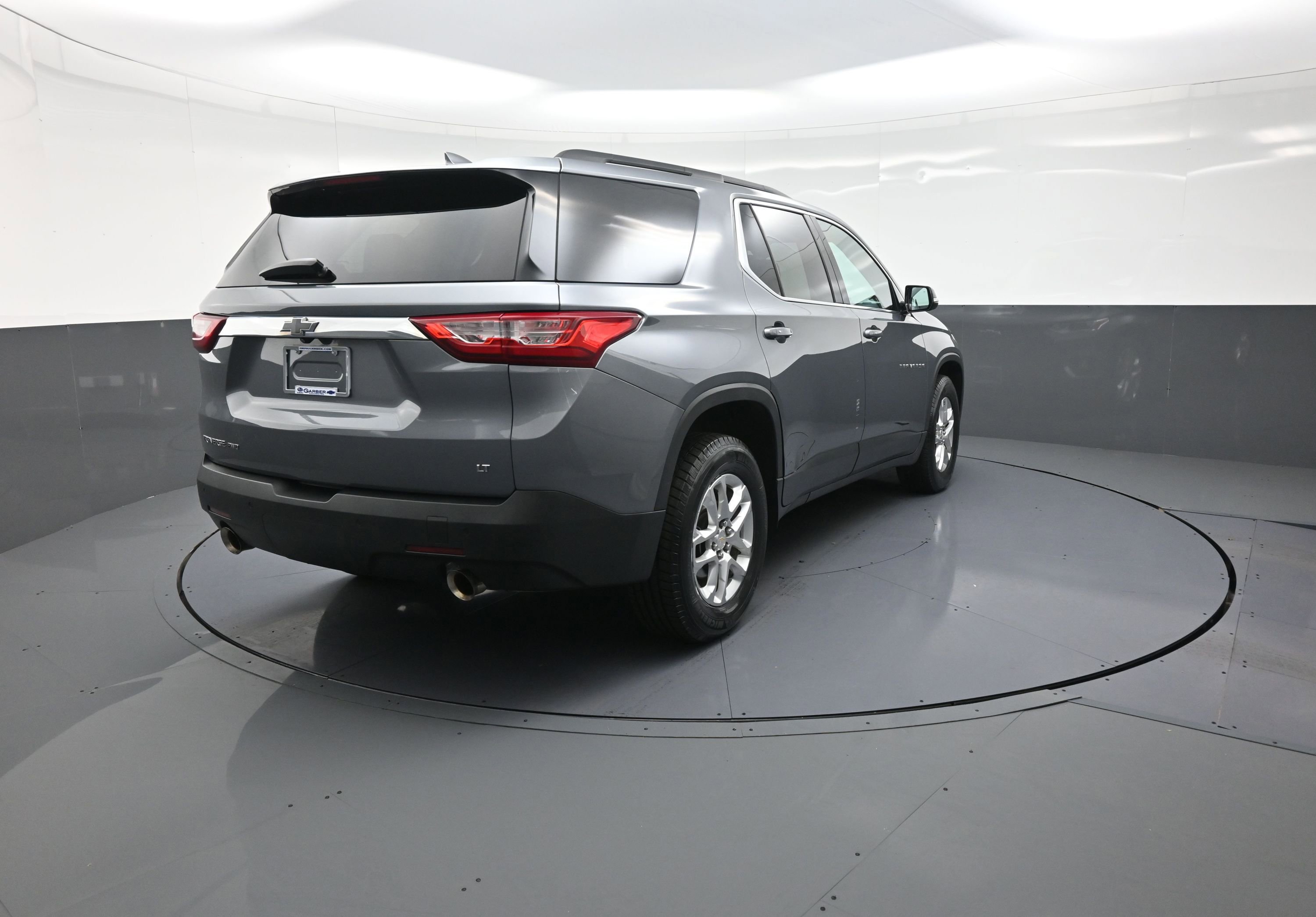 Used 2020 Chevrolet Traverse LT w/ LPO, Black Accent Package image 3