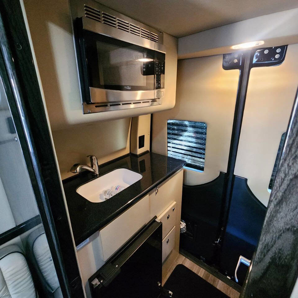 Used 2023 Mercedes-Benz Sprinter 3500 image 18