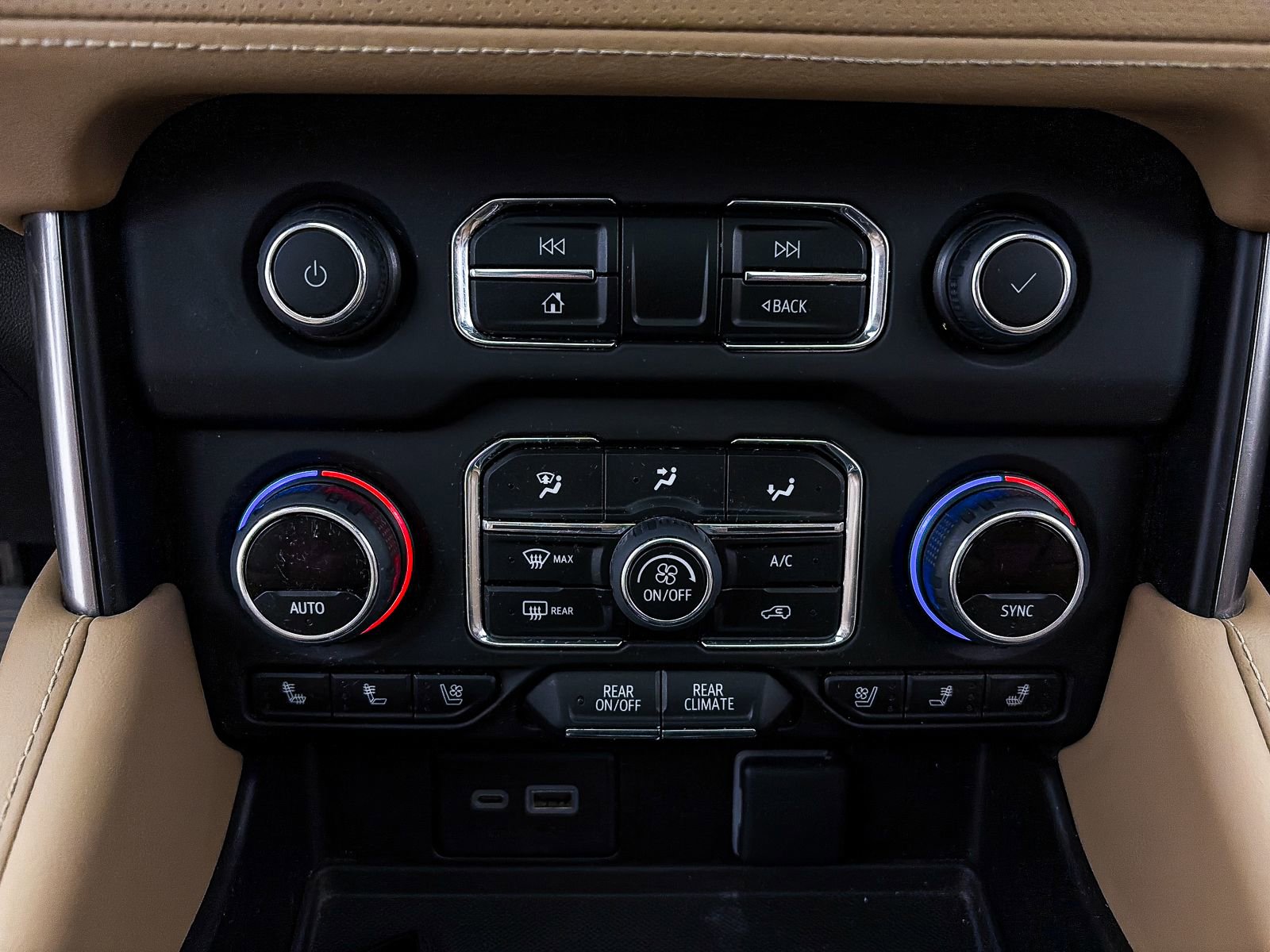 Used 2023 Chevrolet Suburban Premier w/ Premium Package image 26