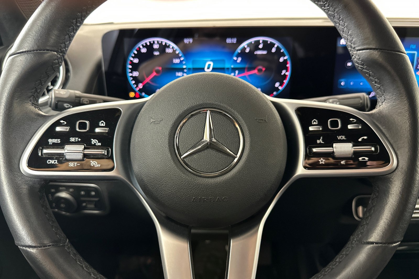 Used 2022 Mercedes-Benz GLB 250 image 22