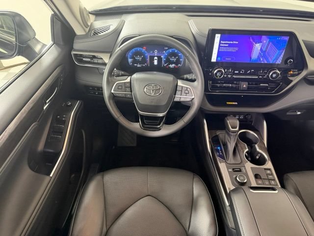 Used 2023 Toyota Highlander Limited AWD/4WD image 11