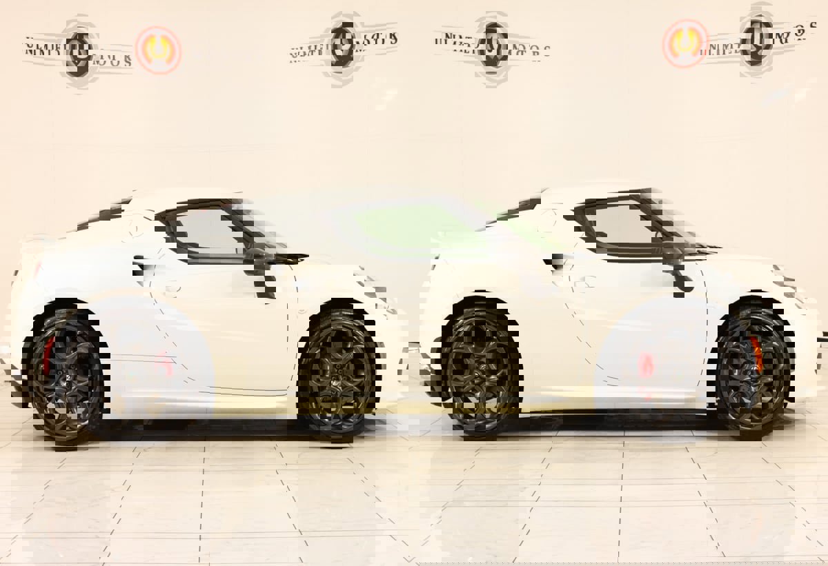 Used 2015 Alfa Romeo 4C Base w/ Leather Interior Group image 2