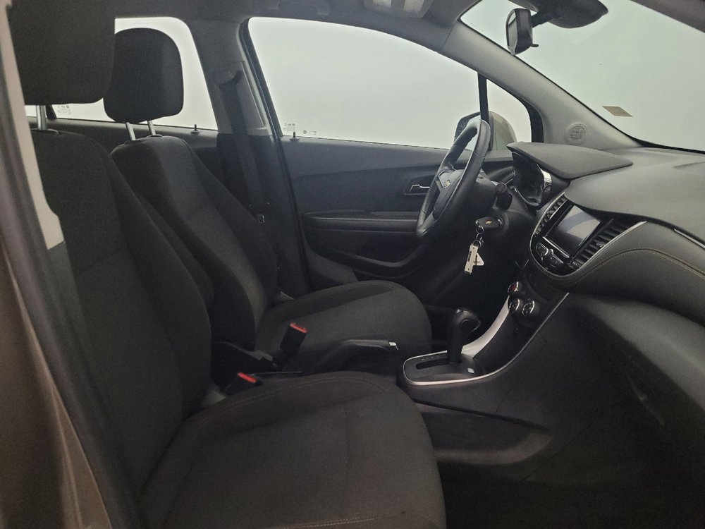 Used 2021 Chevrolet Trax LS AWD/4WD image 21
