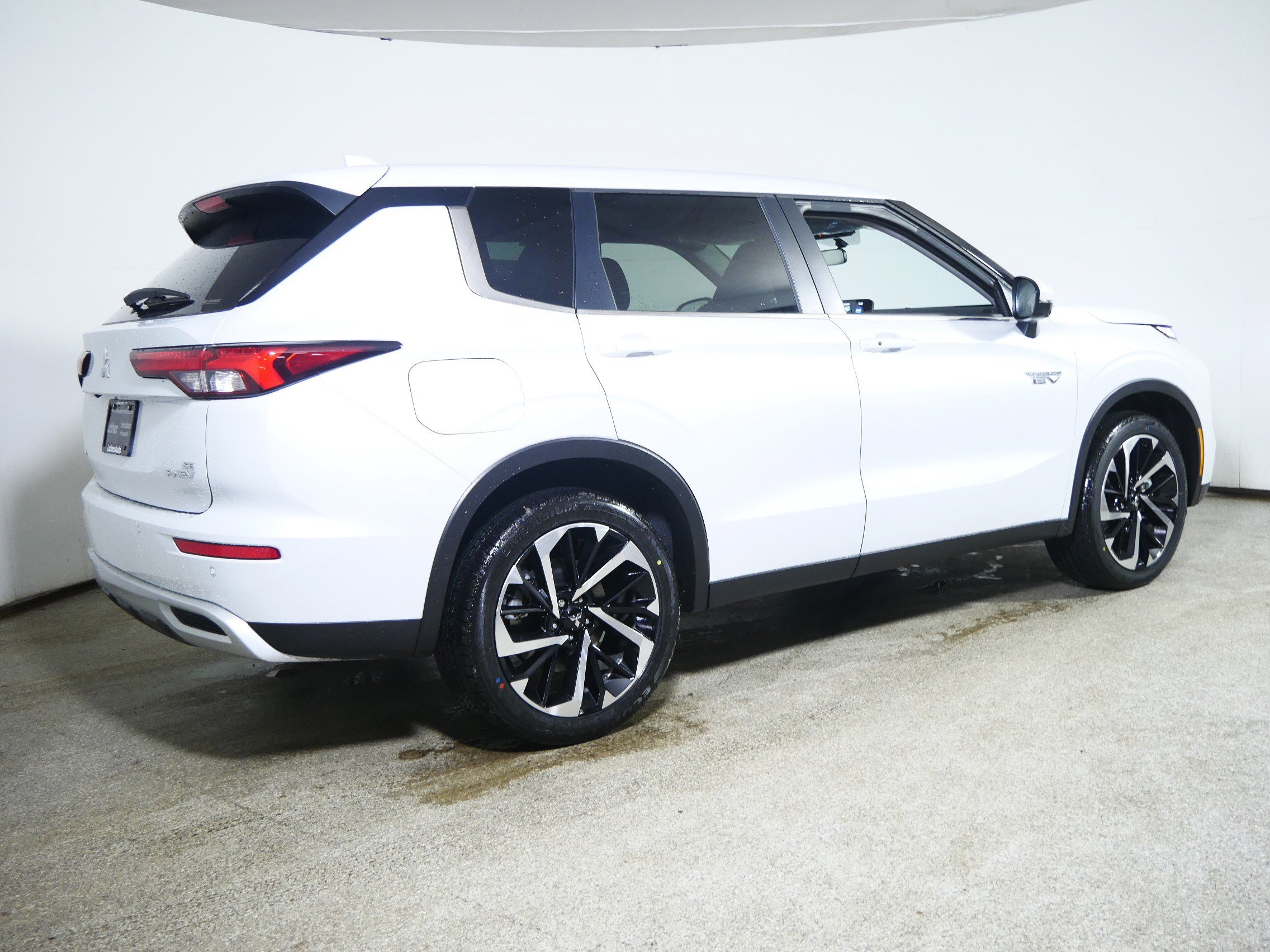 New 2025 Mitsubishi Outlander SE video 2