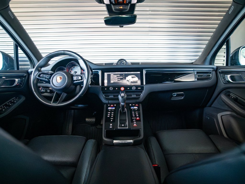 Certified 2023 Porsche Macan S AWD/4WD image 24