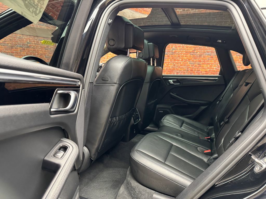 Used 2022 Porsche Macan S image 25