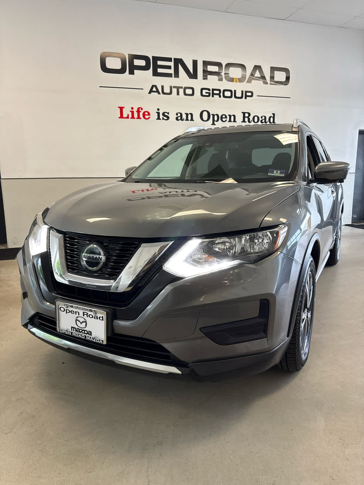 Used 2019 Nissan Rogue SV w/ Sun & Sound Touring Package AWD/4WD image 1