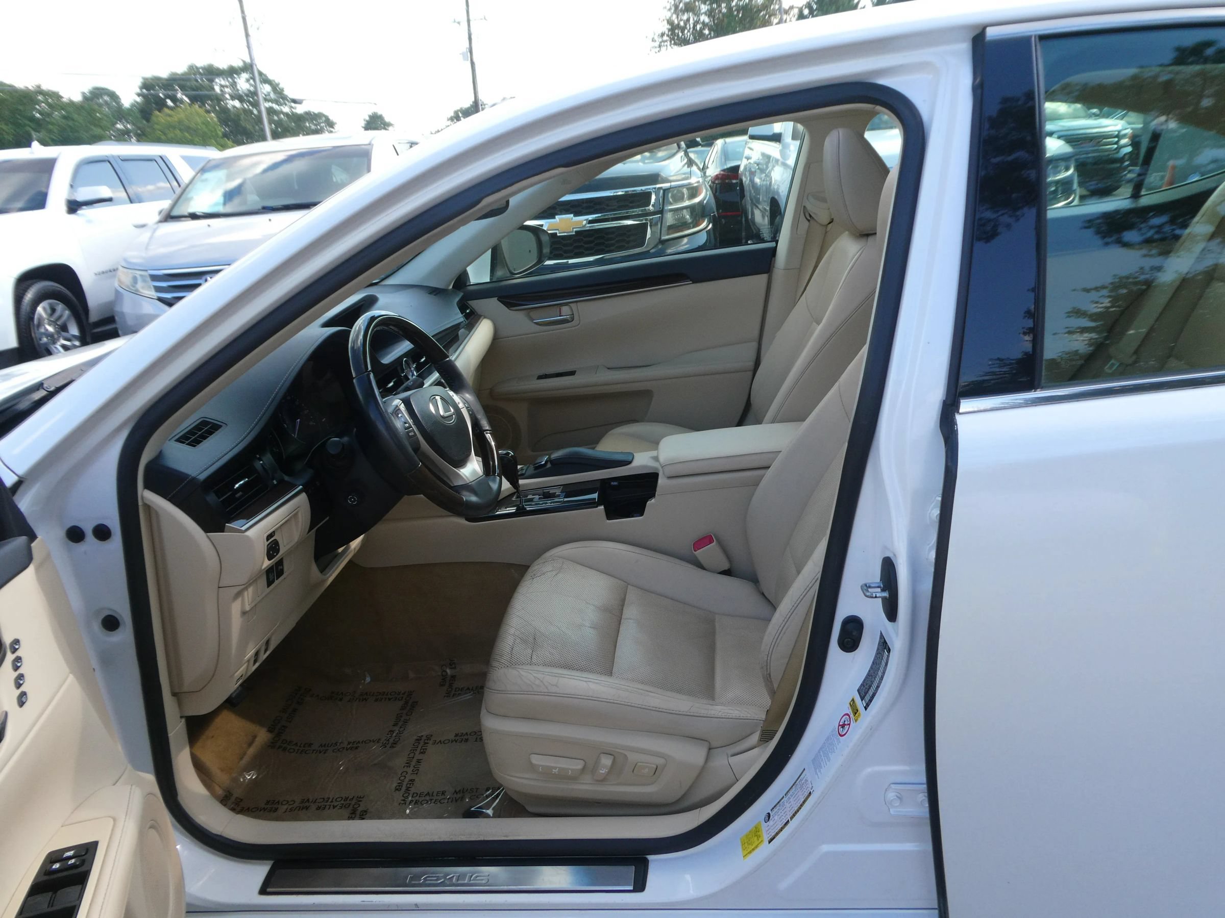 Used 2014 Lexus ES 350 w/ Luxury Package FWD image 14