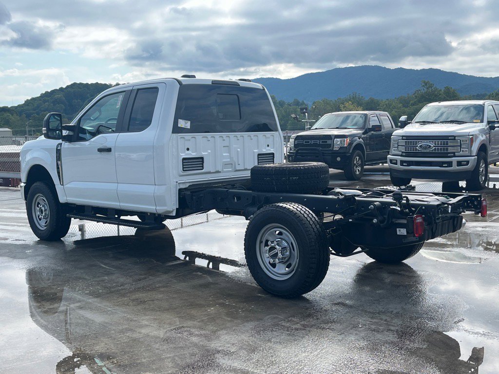 New 2026 Ford F350 XL w/ XL Chrome Package image 4