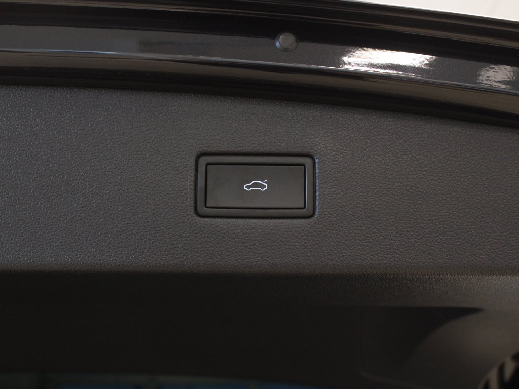 Used 2022 Volkswagen Tiguan SE AWD/4WD image 36