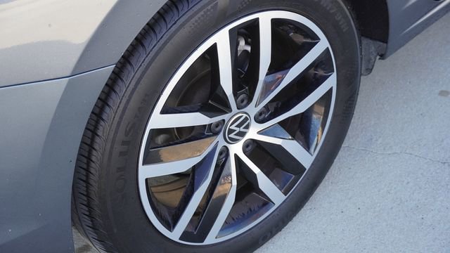 Used 2025 Volkswagen Jetta SE image 11