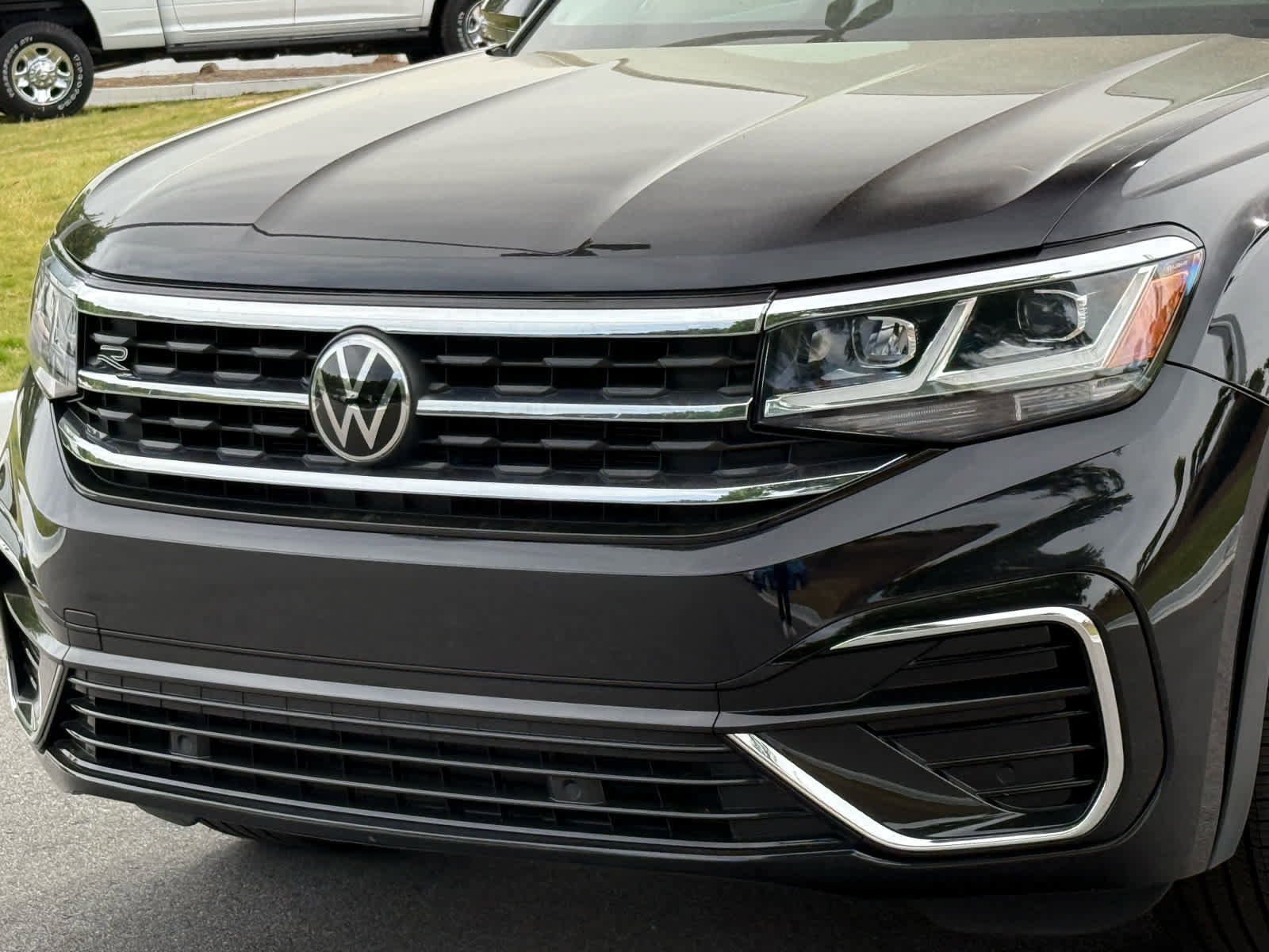 Used 2022 Volkswagen Atlas SEL R-Line AWD/4WD image 9