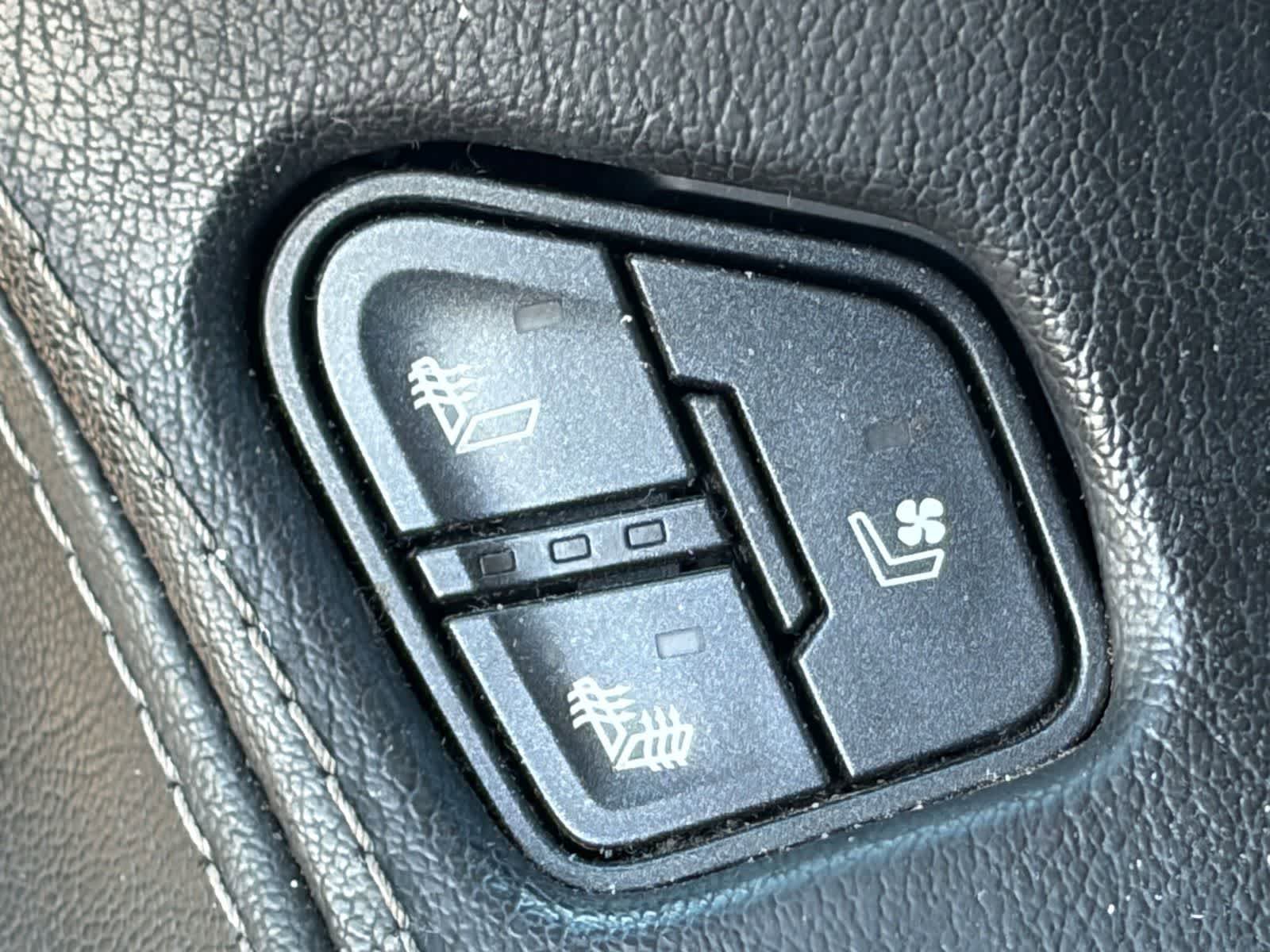 Used 2017 Chevrolet Suburban Premier RWD image 16