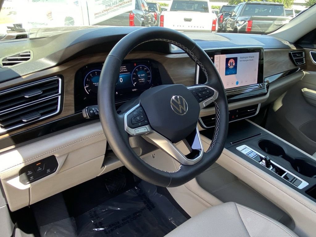 Used 2025 Volkswagen Atlas SE image 22