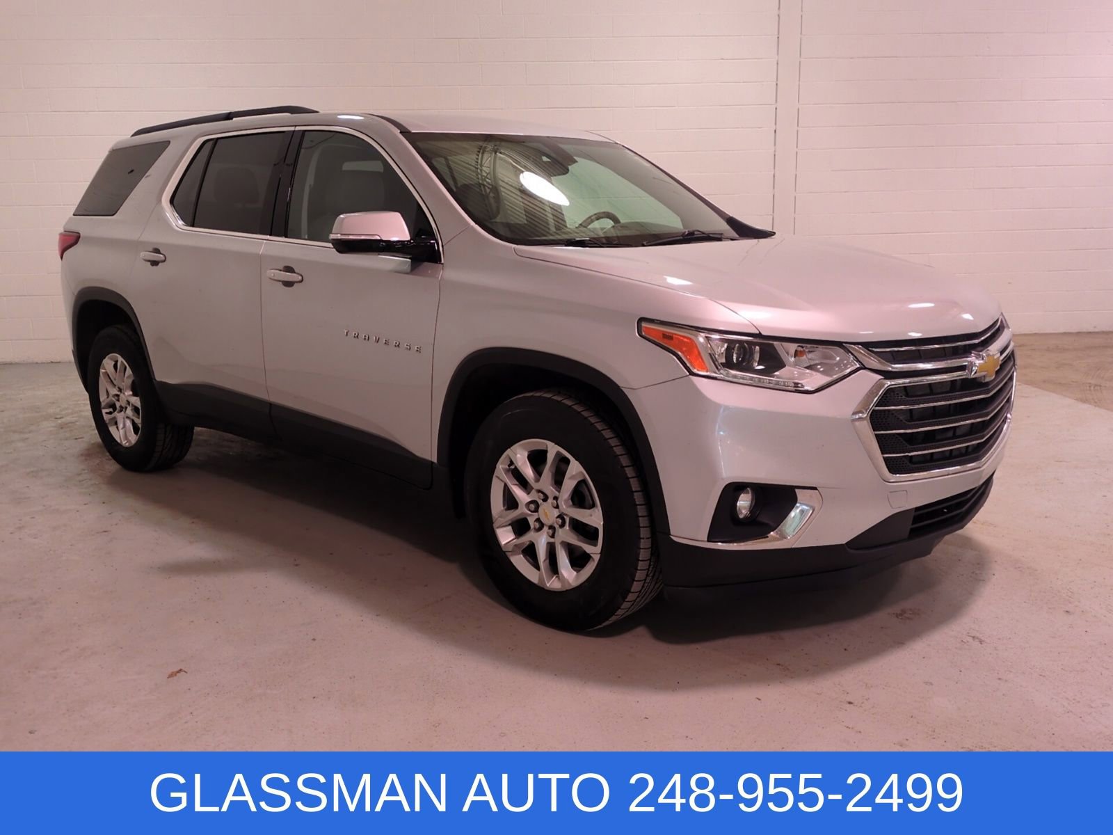 Used 2020 Chevrolet Traverse LT w/ LPO, Floor Liner Package AWD/4WD image 1