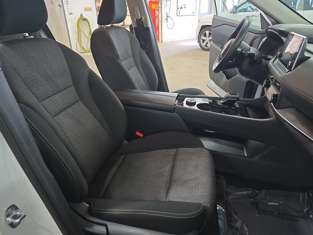 Used 2024 Nissan Rogue SV AWD/4WD image 10