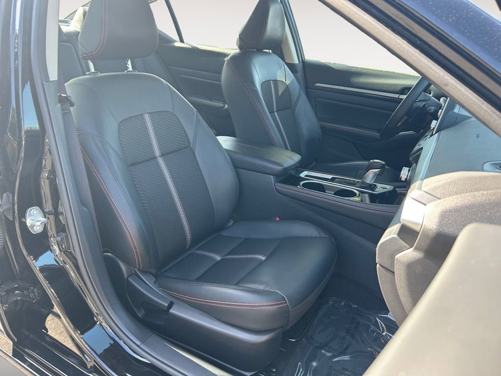 Used 2025 Nissan Altima 2.5 SR FWD image 11