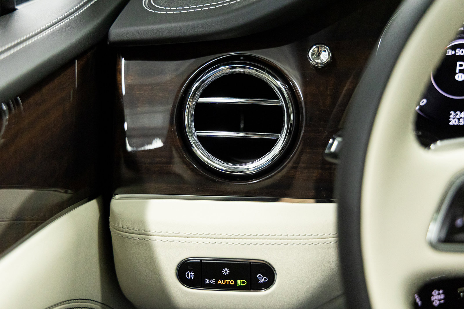 New 2026 Bentley Bentayga AWD/4WD image 33