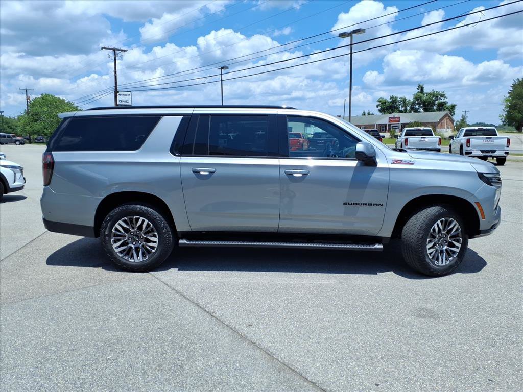 Certified 2025 Chevrolet Suburban Z71 AWD/4WD image 3